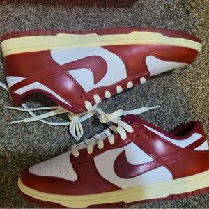 Nike dunk low PRM vintage red